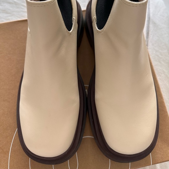 UO Chunky Chelsea Platform Boot Size 9 - Picture 6 of 13